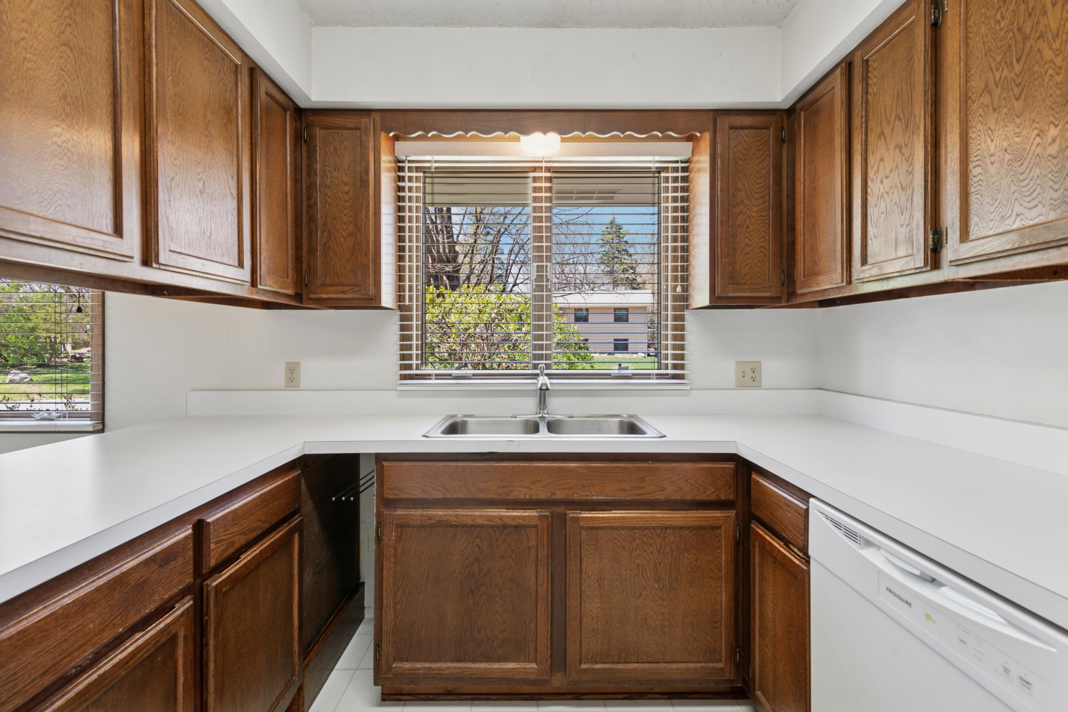 1475 Crest Drive, Chaska, Minnesota image 11