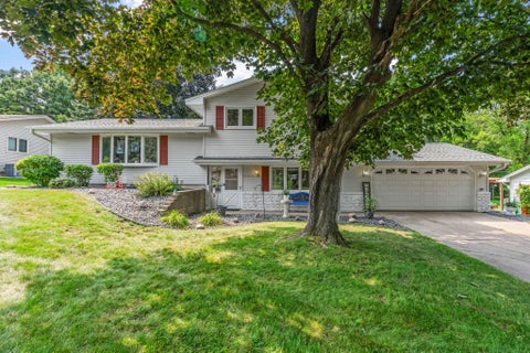 Homes For Sale - 11100 Schoolcraft Road<br/> Burnsville, MN 55337