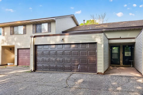 Townhouse For Sale - 9091 207th Street<br/> Dakota County, Lakeville, MN 55044