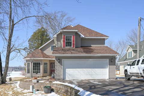 Homes For Sale - 27180 Lakewood Drive<br/> Isanti, MN 55040