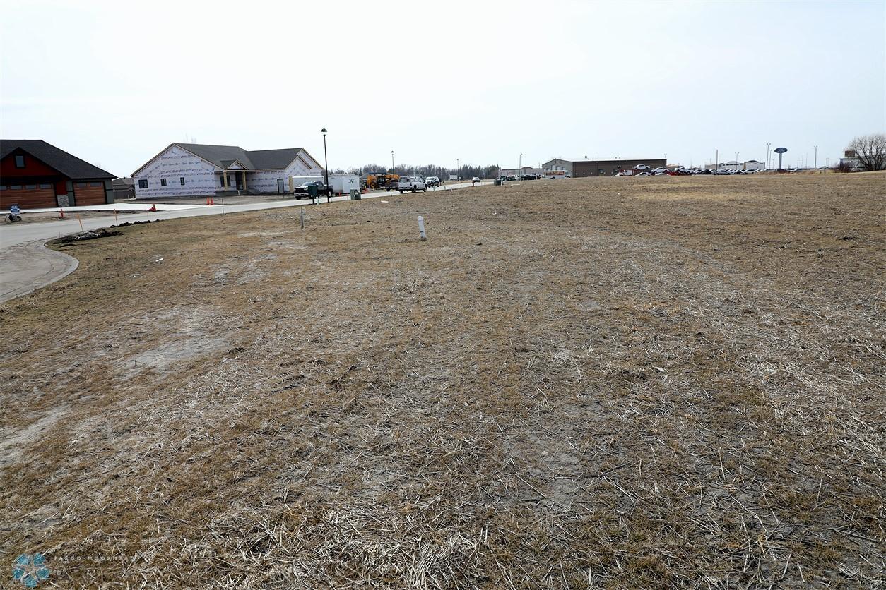 1855 Magnolia Court, Wahpeton, North Dakota image 1