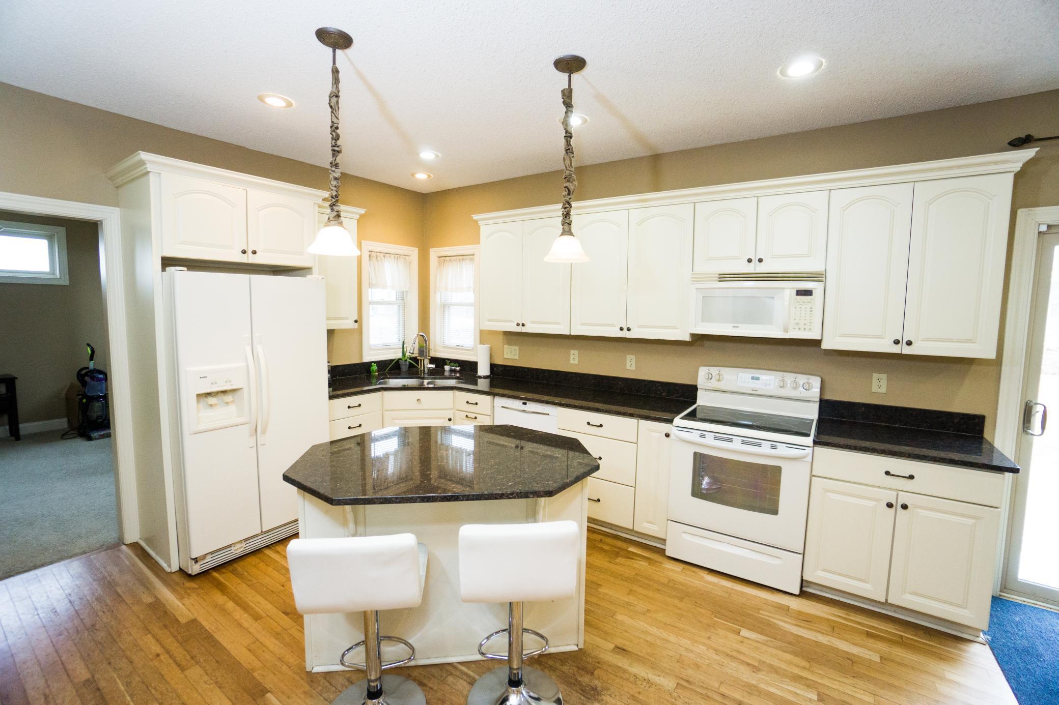 11474 W Laketowne Drive, Albertville, Minnesota image 8