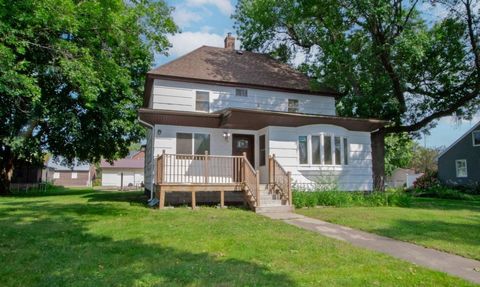 Apartment For Sale - 824 4th Street<br/> Nicollet County, Nicollet, MN 56074