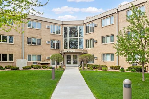 Condo For Sale - 4360 Brookside Court<br/> Edina, MN 55436