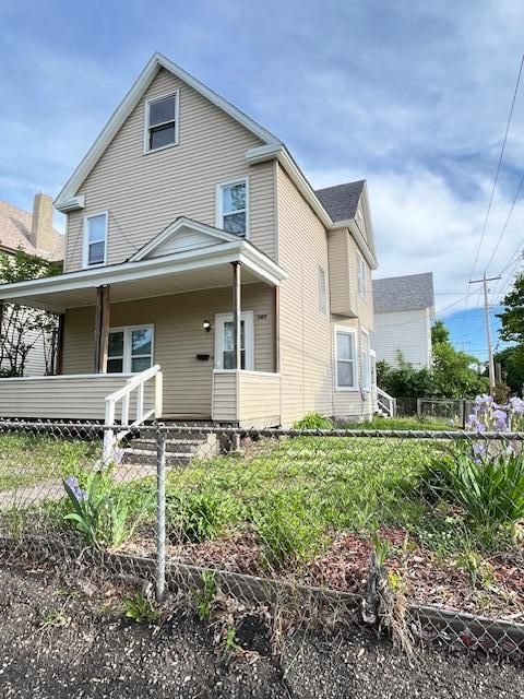 Homes For Sale - 743 Charles Avenue<br/> Saint Paul, MN 55104