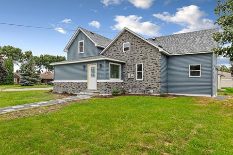 Homes For Sale - 515 Benzel Avenue<br/> Madelia, MN 56062