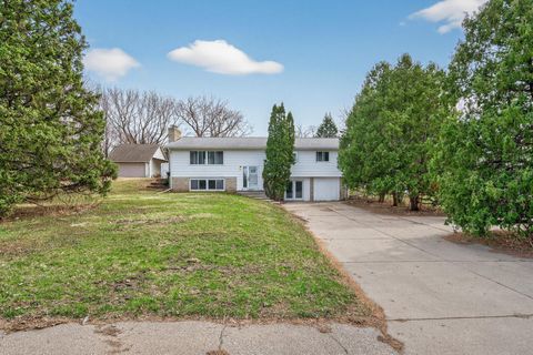 Homes For Sale - 2850 Pilot Knob Road<br/> Dakota County, Saint Paul, MN 55121