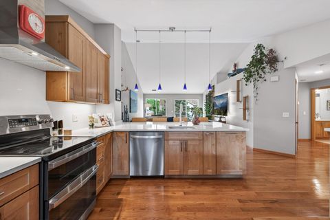 Townhouse For Sale - 2170 Cool Stream Circle<br/> Dakota County, Eagan, MN 55122