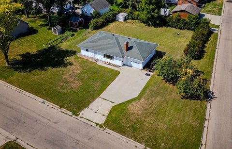 Homes For Sale - 142 10th Avenue<br/> Casselton, ND 58012