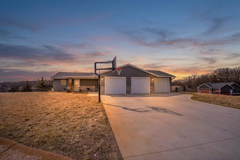 Homes For Sale - 101 Meadow Lane<br/> Kandiyohi County, New London, MN 56273