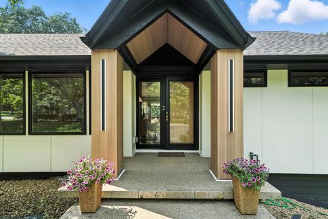 Homes For Sale - 16515 Hilltop Terrace<br/> Minnetonka, MN 55345