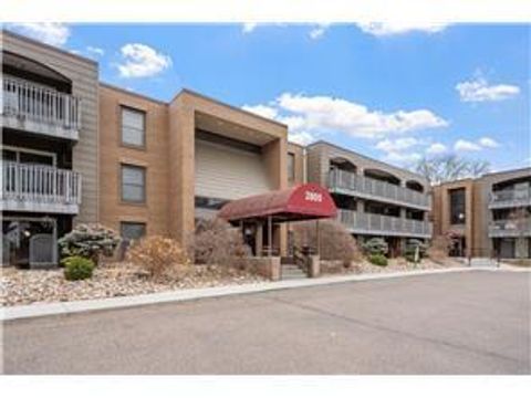 Condo For Sale - 2800 Hamline Avenue<br/> Saint Paul, MN 55113