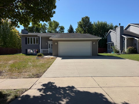 Homes For Sale - 1608 38th Avenue<br/> Fargo, ND 58104