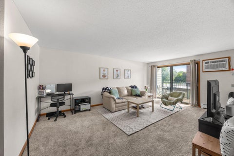 Condo For Sale - 4 Pine Tree Drive<br/> Saint Paul, MN 55112