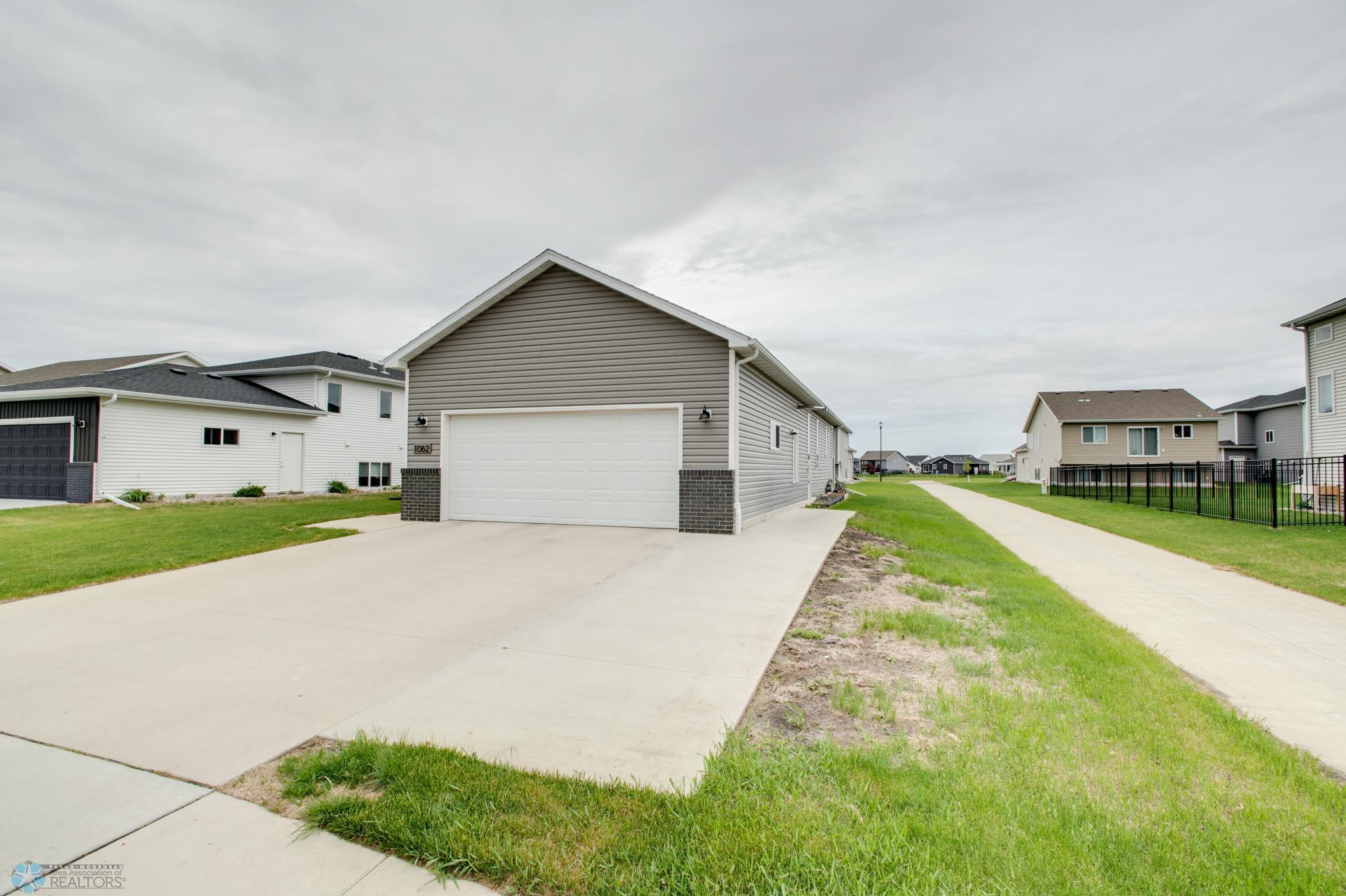 1062 46th Avenue, Moorhead, Minnesota image 4