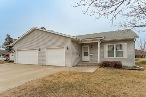 Townhouse For Sale - 712 Memorial Drive<br/> Fillmore County, Spring Valley, MN 55975