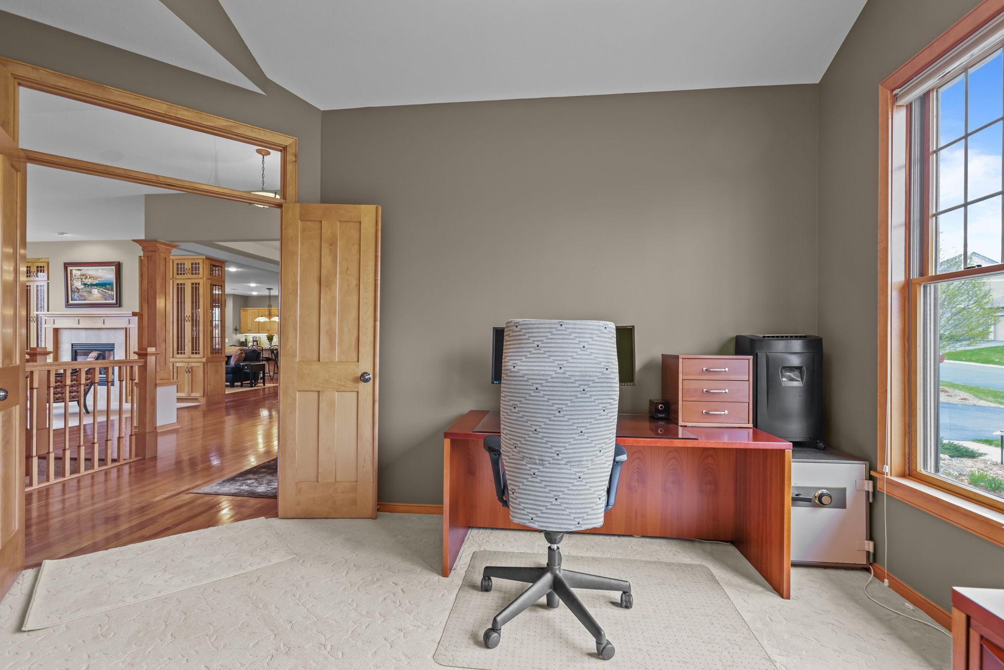 947 Wild Rose Court, Eagan, Minnesota image 8