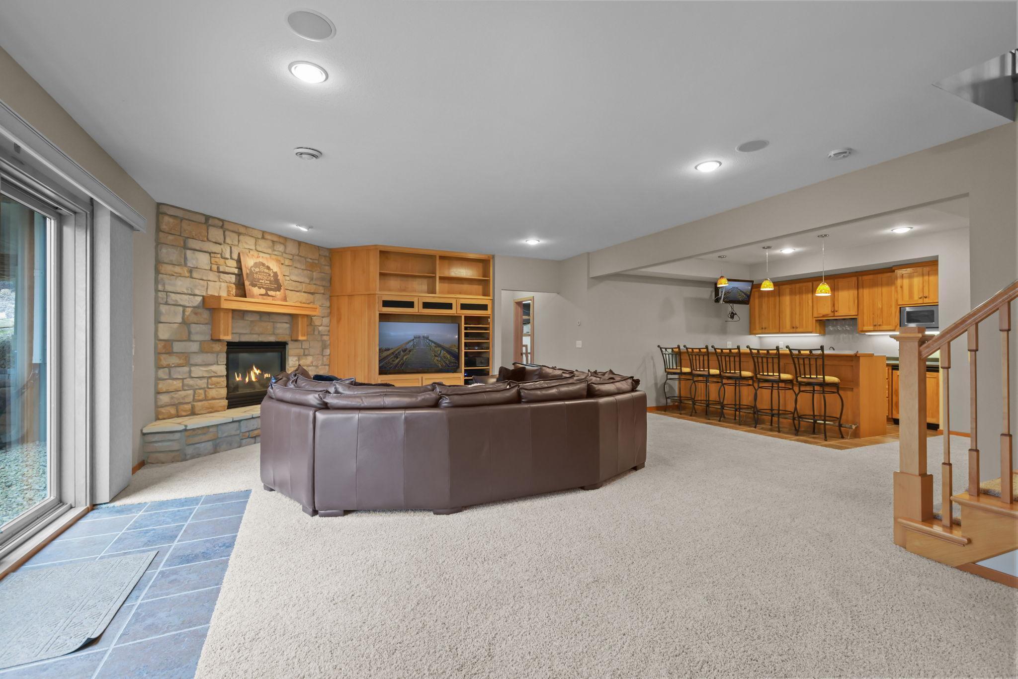 947 Wild Rose Court, Eagan, Minnesota image 39