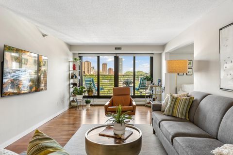 Condo For Sale - 52 Groveland Terrace<br/> Hennepin County, Minneapolis, MN 55403