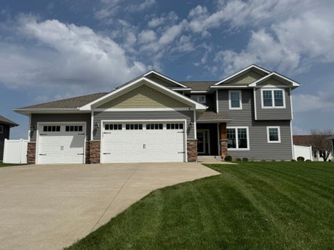 Homes For Sale - 210 Hickory Lane<br/> Steele County, Owatonna, MN 55060