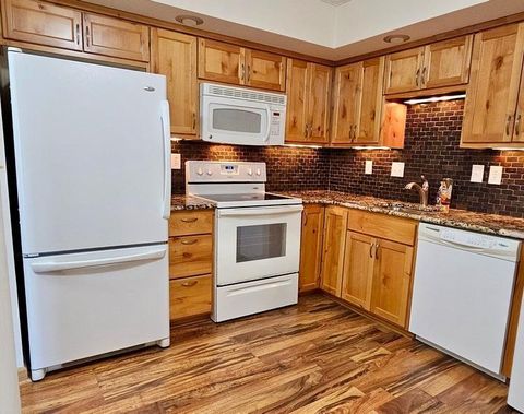 Condo For Sale - 12600 Parkwood Drive<br/> Burnsville, MN 55337