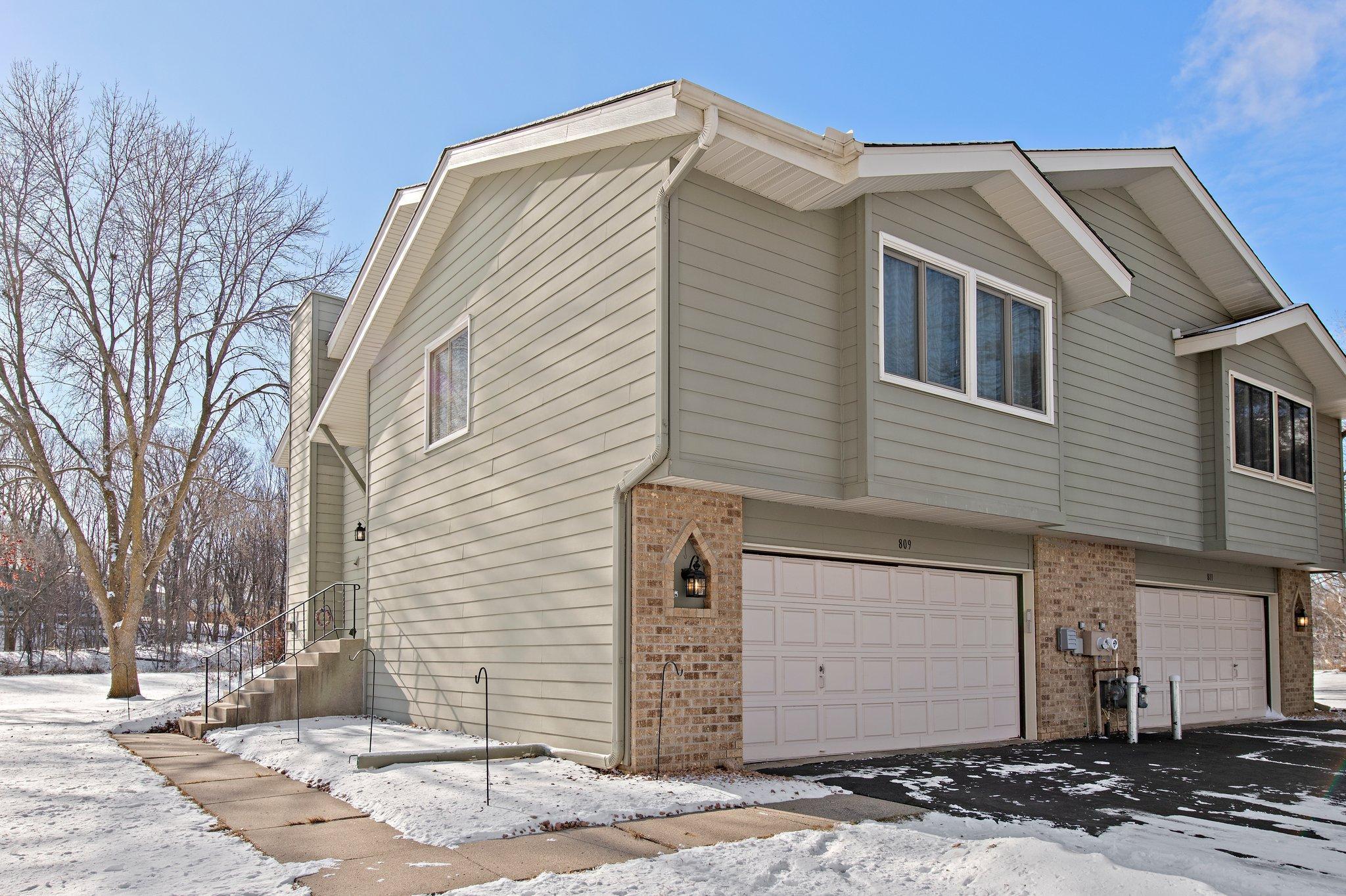 809 Buckingwood Court, Chanhassen, Minnesota image 1