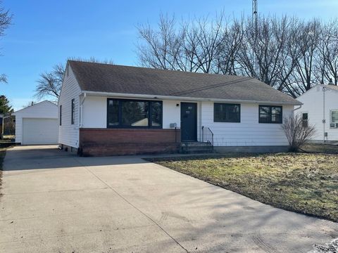 Homes For Sale - 618 9th Avenue<br/> Waseca County, Waseca, MN 56093