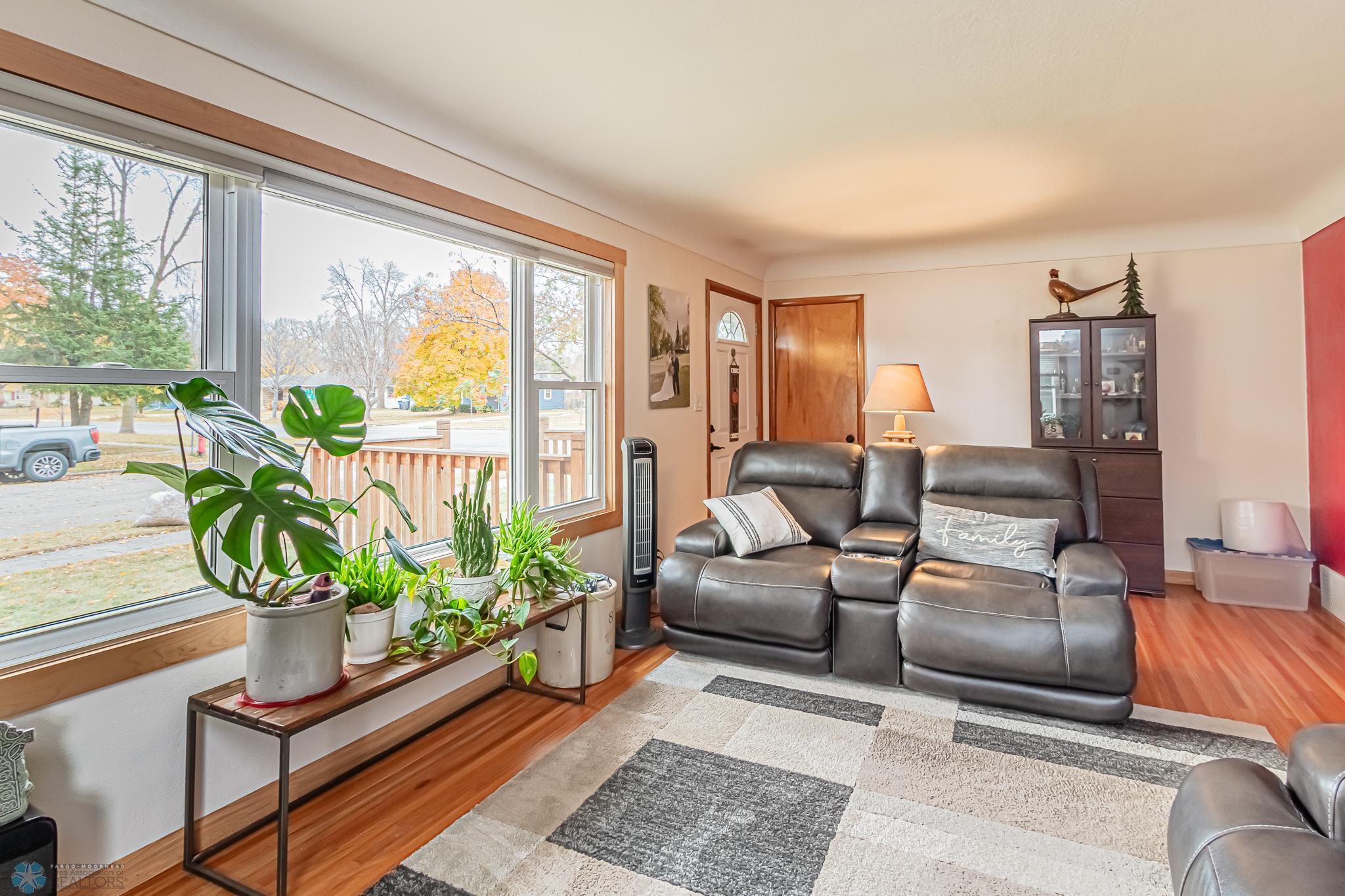 Moorhead, Minnesota 56560, United States, 3 Bedrooms Bedrooms, ,1 BathroomBathrooms,Residential,Pending,2374