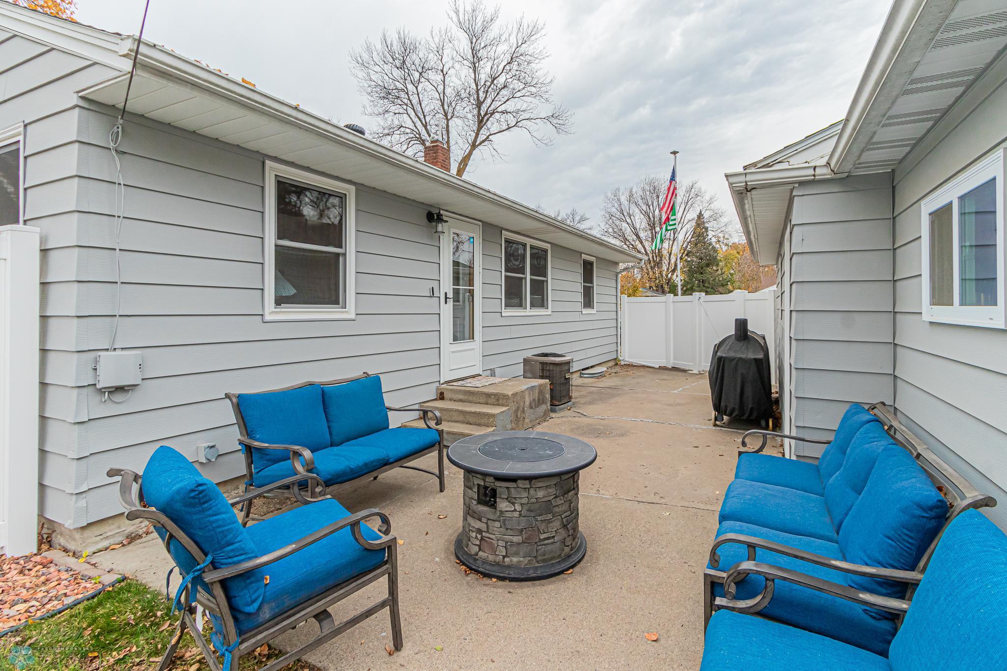 Moorhead, Minnesota 56560, United States, 3 Bedrooms Bedrooms, ,1 BathroomBathrooms,Residential,Pending,2374