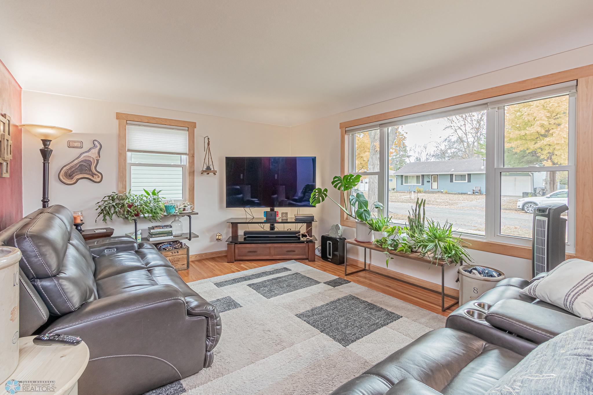 Moorhead, Minnesota 56560, United States, 3 Bedrooms Bedrooms, ,1 BathroomBathrooms,Residential,Pending,2374