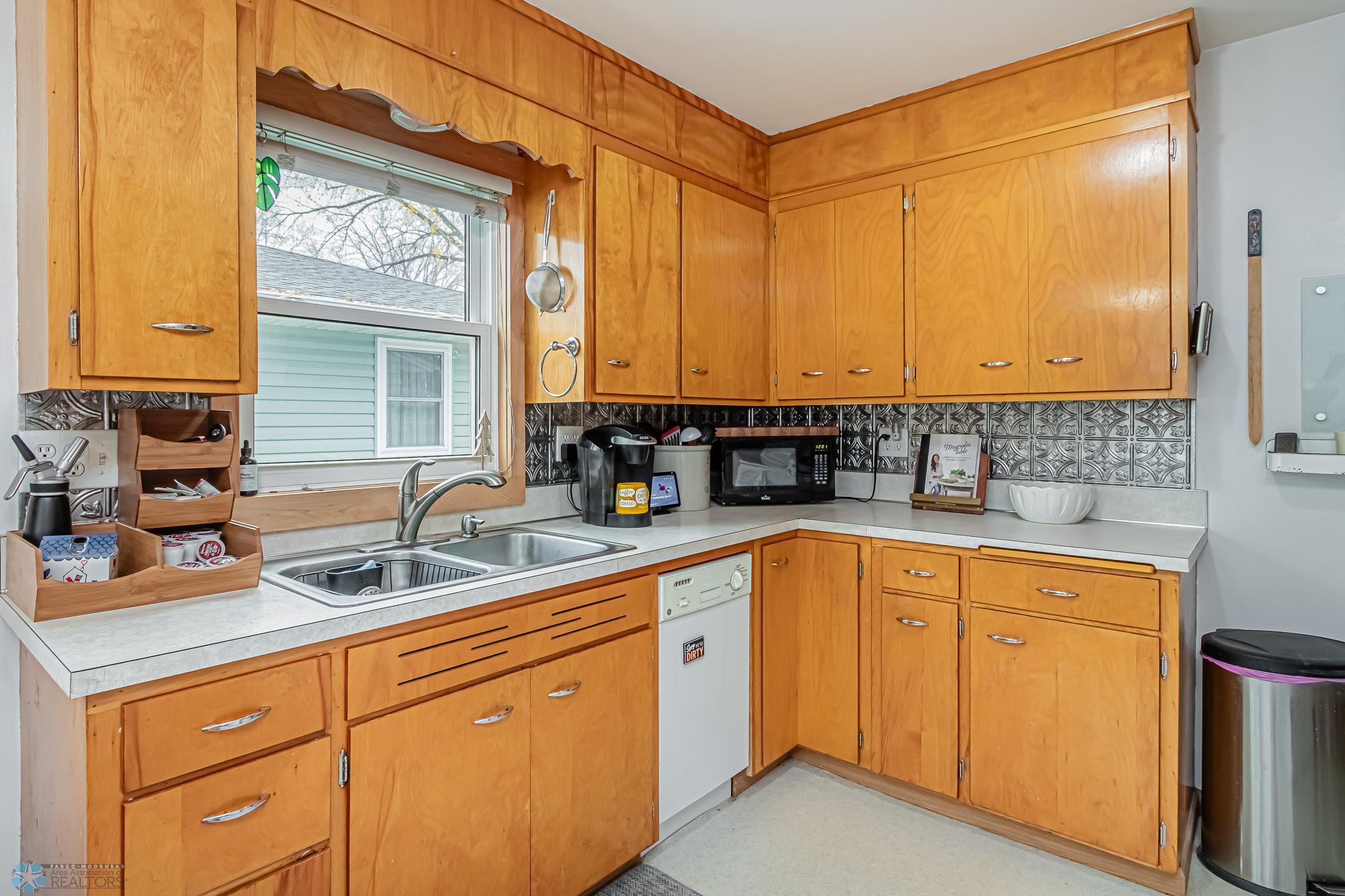 Moorhead, Minnesota 56560, United States, 3 Bedrooms Bedrooms, ,1 BathroomBathrooms,Residential,Pending,2374