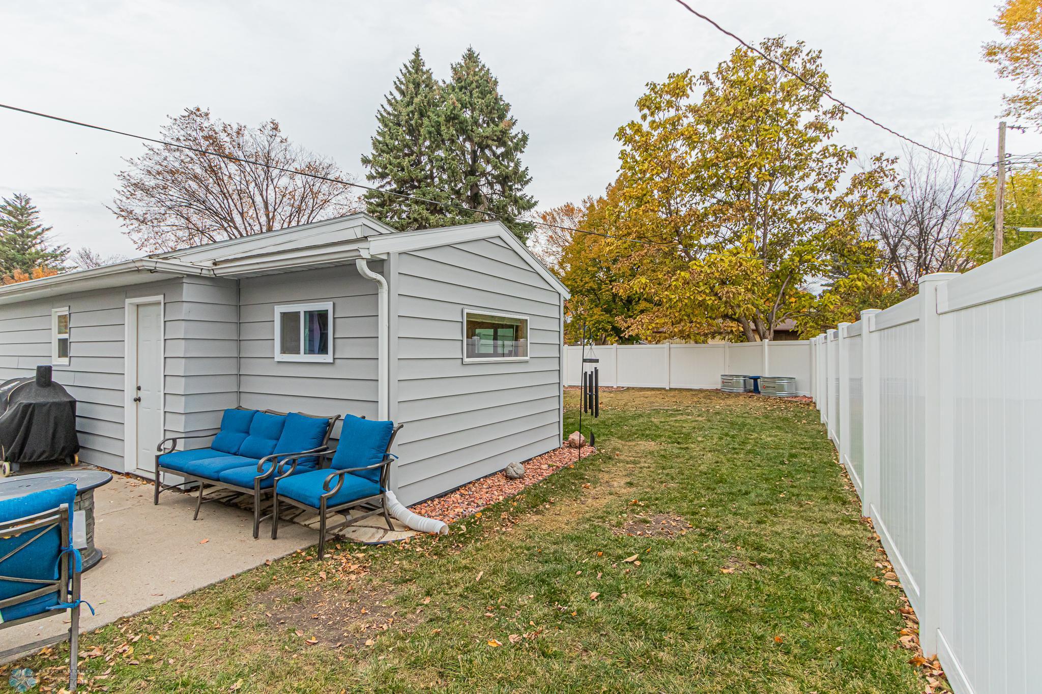 Moorhead, Minnesota 56560, United States, 3 Bedrooms Bedrooms, ,1 BathroomBathrooms,Residential,Pending,2374