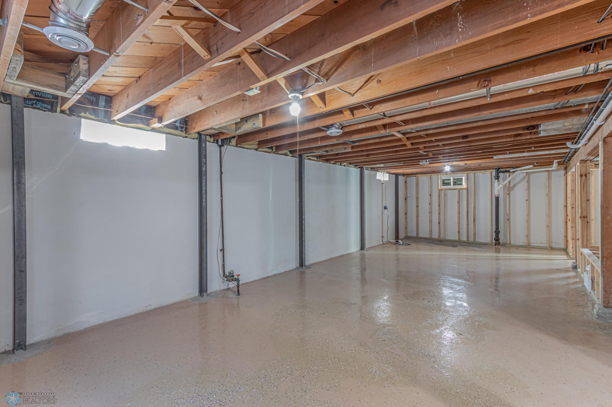 Moorhead, Minnesota 56560, United States, 3 Bedrooms Bedrooms, ,1 BathroomBathrooms,Residential,Pending,2374