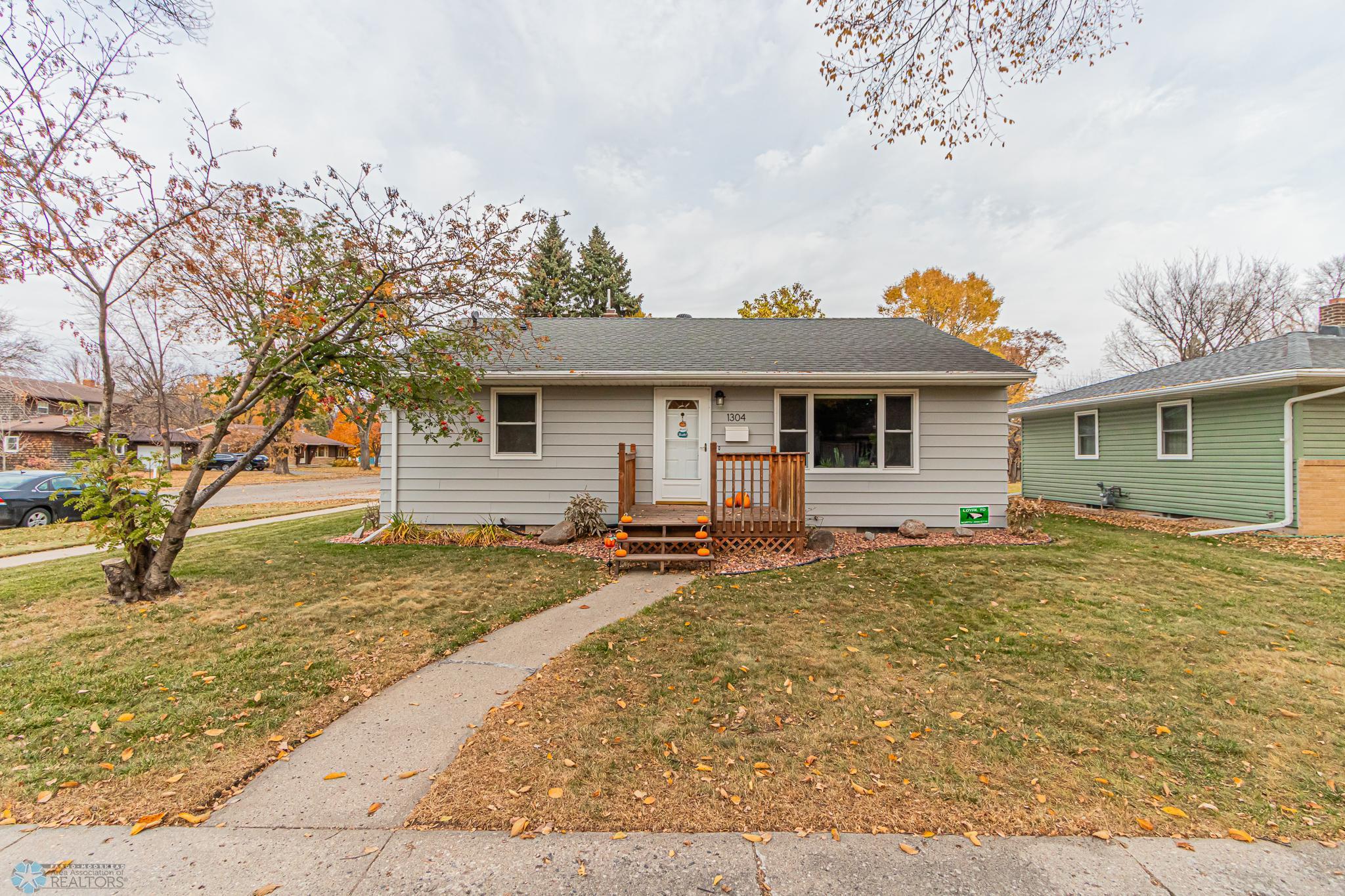 Moorhead, Minnesota 56560, United States, 3 Bedrooms Bedrooms, ,1 BathroomBathrooms,Residential,Pending,2374