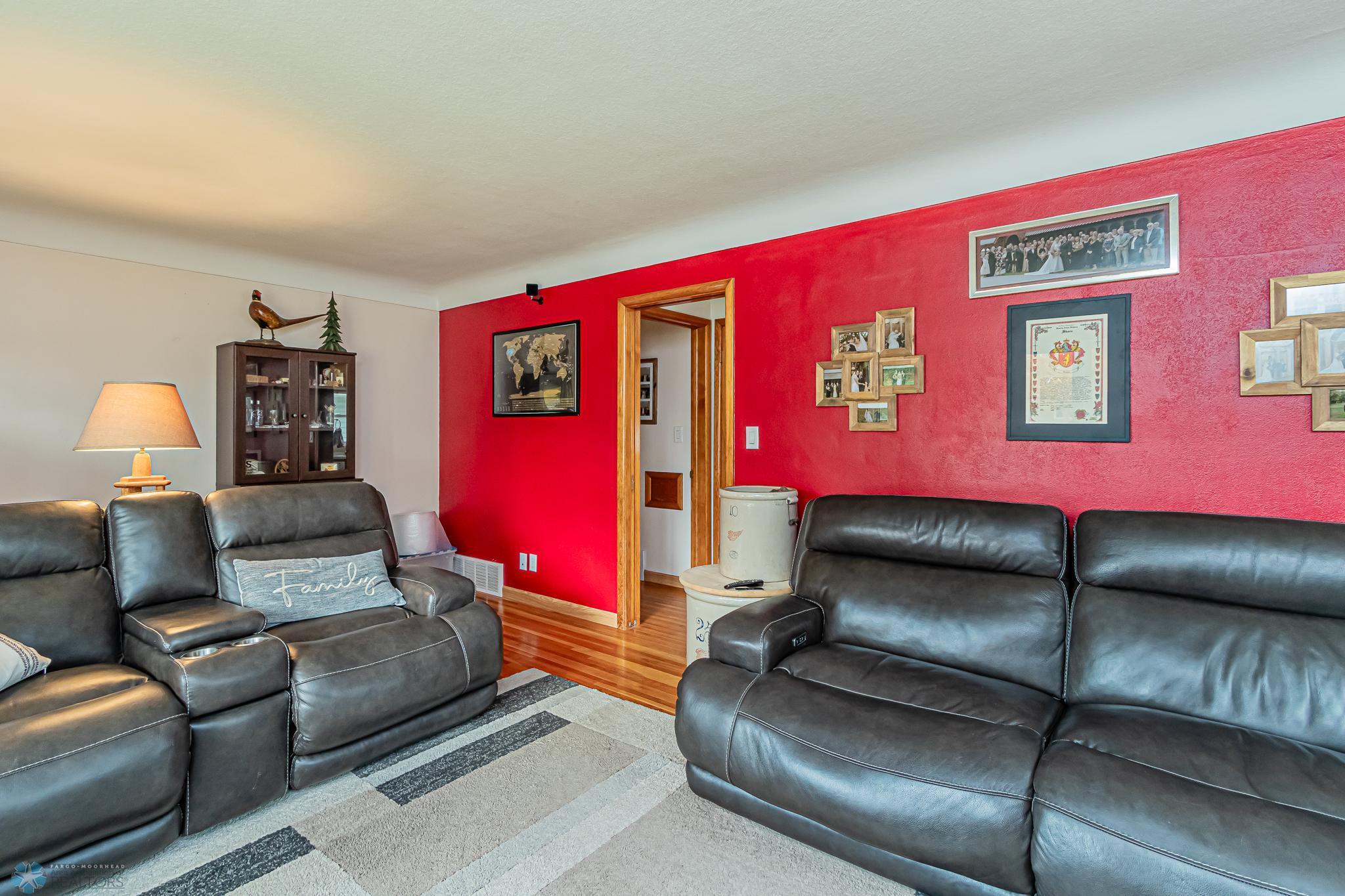 Moorhead, Minnesota 56560, United States, 3 Bedrooms Bedrooms, ,1 BathroomBathrooms,Residential,Pending,2374