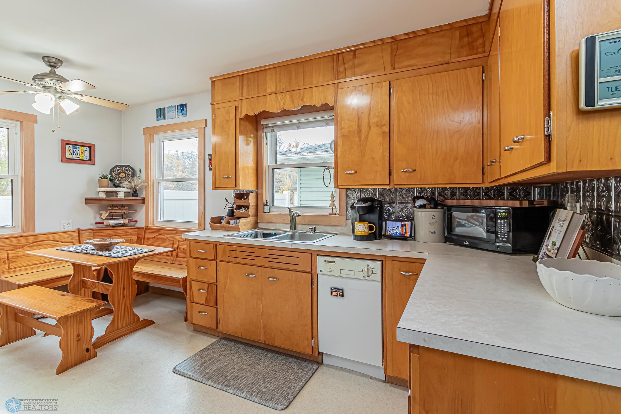 Moorhead, Minnesota 56560, United States, 3 Bedrooms Bedrooms, ,1 BathroomBathrooms,Residential,Pending,2374