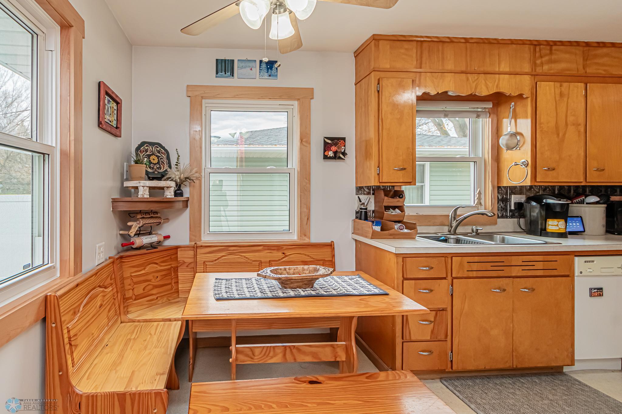 Moorhead, Minnesota 56560, United States, 3 Bedrooms Bedrooms, ,1 BathroomBathrooms,Residential,Pending,2374