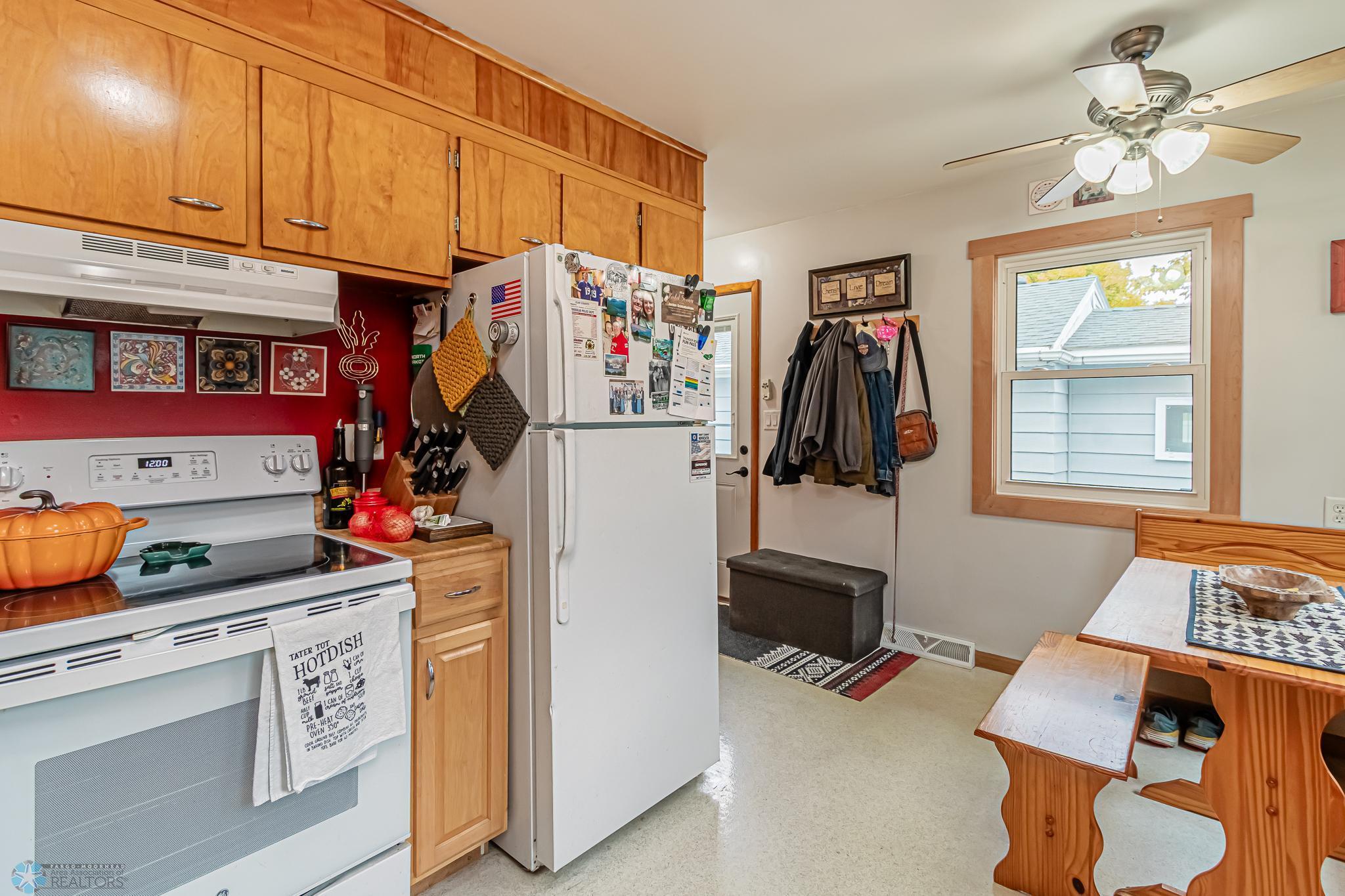 Moorhead, Minnesota 56560, United States, 3 Bedrooms Bedrooms, ,1 BathroomBathrooms,Residential,Pending,2374