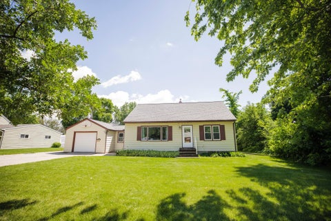 Homes For Sale - 1006 Poughkeepsie Avenue<br/> Morris, MN 56267
