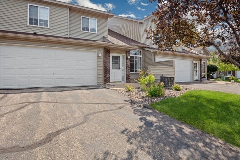 Townhouse For Sale - 2462 Oakridge Circle<br/> Hudson, WI 54016
