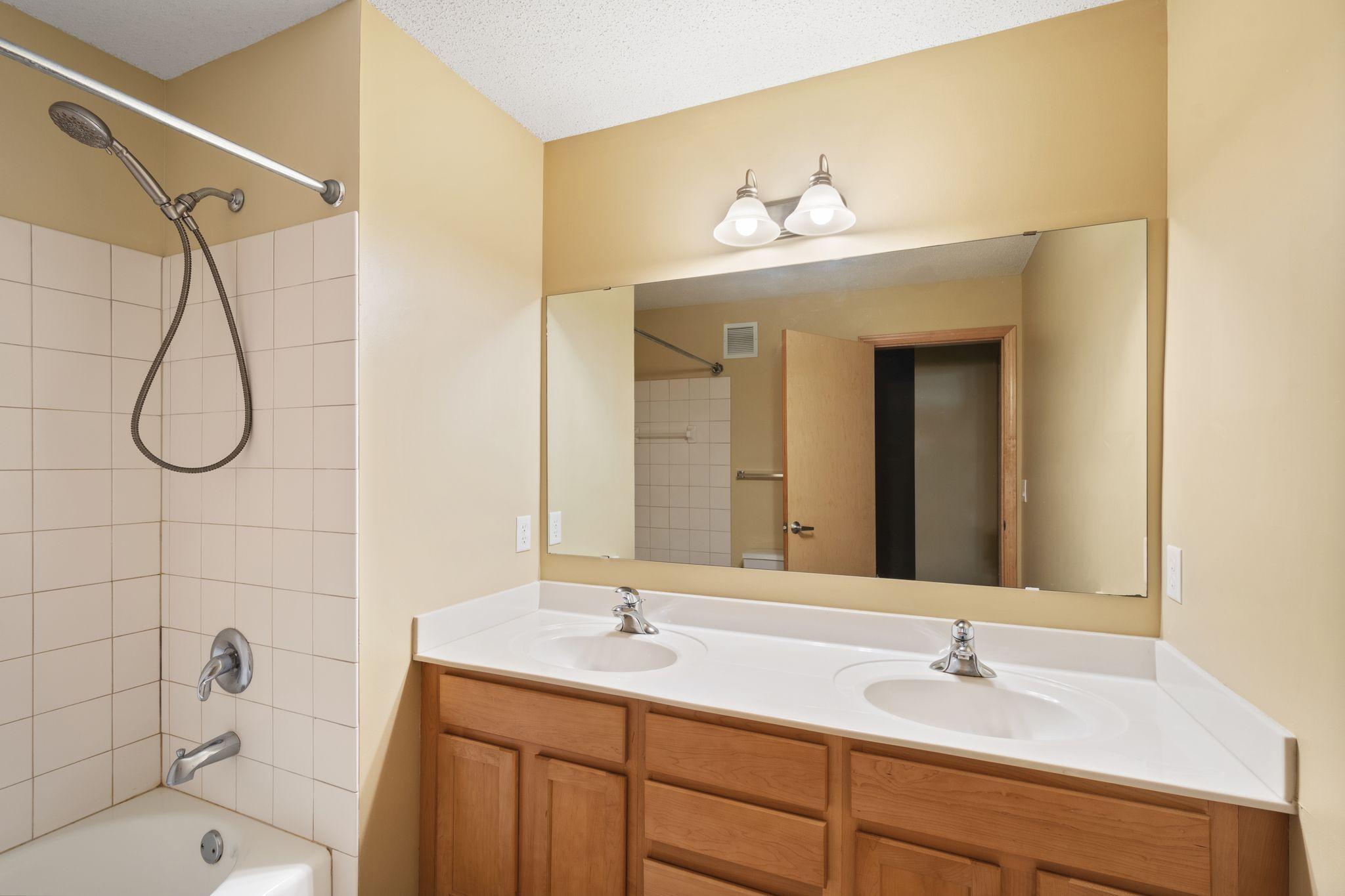 150 E Burnsville Parkway #304, Burnsville, Minnesota image 25