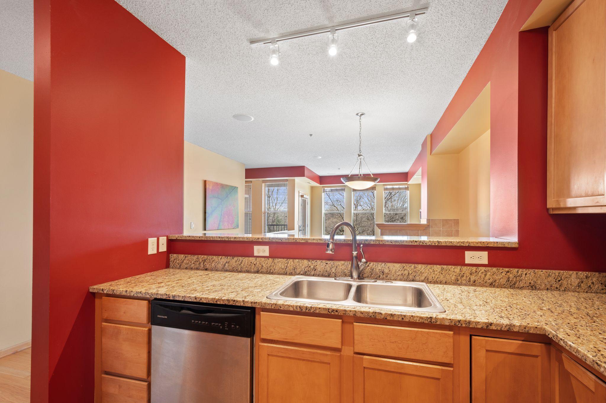 150 E Burnsville Parkway #304, Burnsville, Minnesota image 4