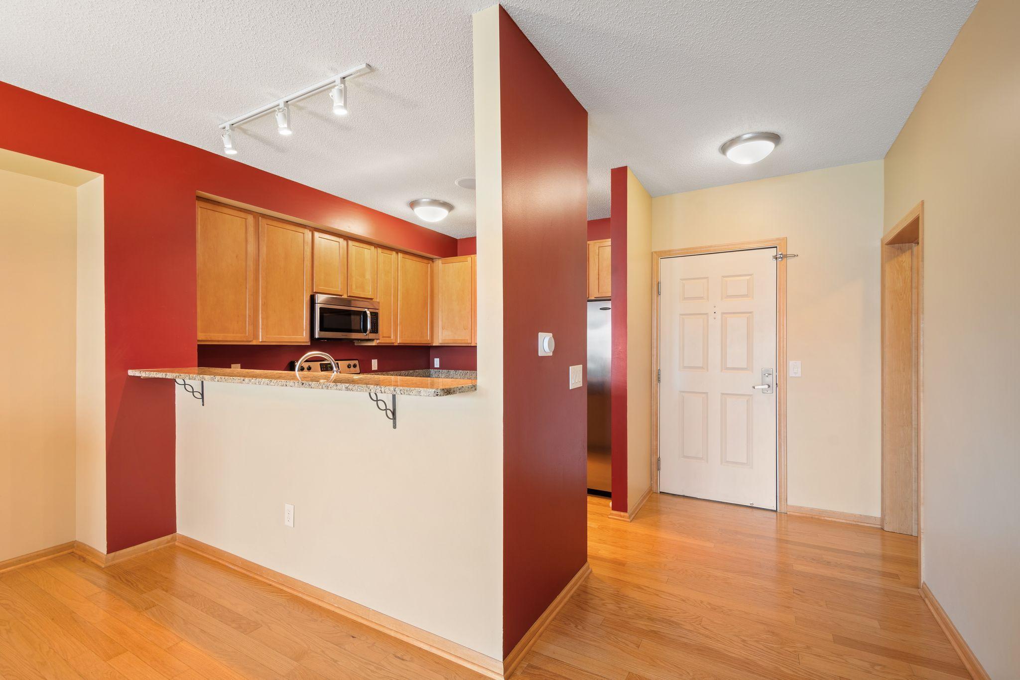 150 E Burnsville Parkway #304, Burnsville, Minnesota image 2