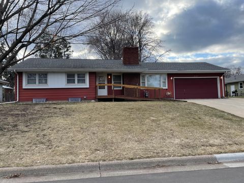 Homes For Sale - 2123 Fox Place<br/> Saint Paul, MN 55120