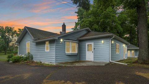 Homes For Sale - 910 E Evergreen Street<br/> Isle, MN 56342