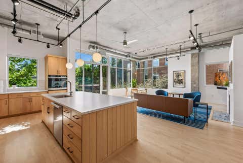 Condo For Sale - 100 2nd Street<br/> Minneapolis, MN 55413