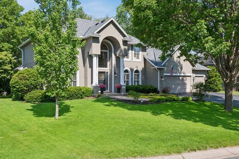 Homes For Sale - 9190 Victoria Drive<br/> Hennepin County, Eden Prairie, MN 55347