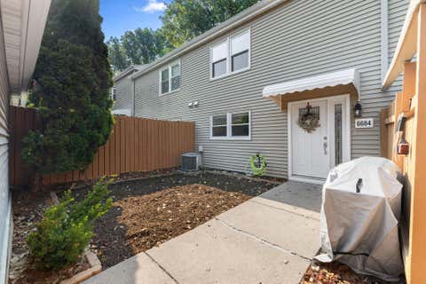 Townhouse For Sale - 6684 Gretchen Lane<br/> Saint Paul, MN 55128