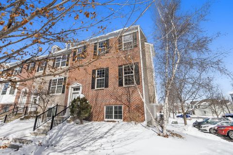 Townhouse For Sale - 4462 Bulrush Boulevard<br/> Shakopee, MN 55379