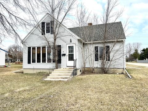 Homes For Sale - 811 3rd Street<br/> Roseau County, Roseau, MN 56751